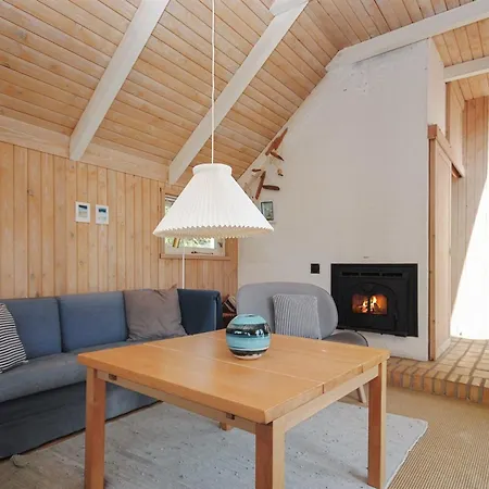 Roulf - 1-1km From The Sea By Interhome