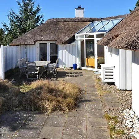 Roulf - 1-1km From The Sea By Interhome *