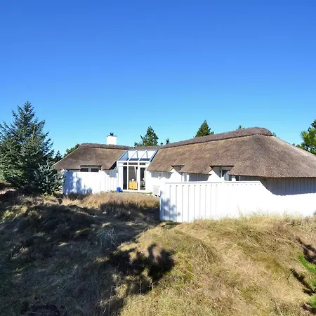 Roulf - 1-1km From The Sea By Interhome *