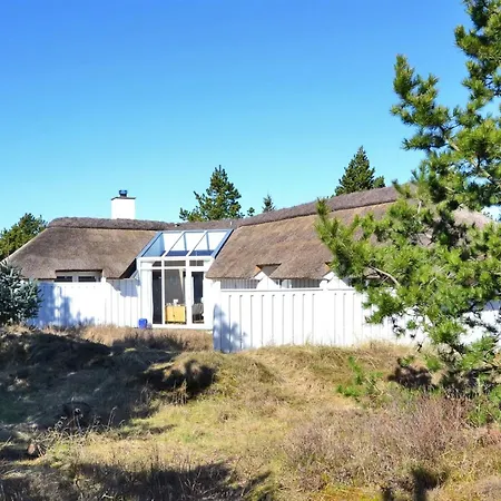 Roulf - 1-1km From The Sea By Interhome *